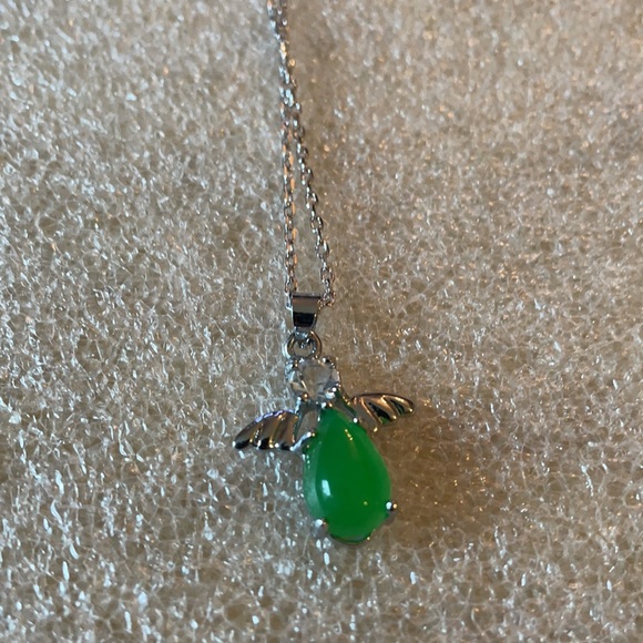 Jade angle necklace - Picture 5 of 5